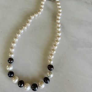 White/Black Freshwater Pearl Necklace, Brand New, Never Worn
